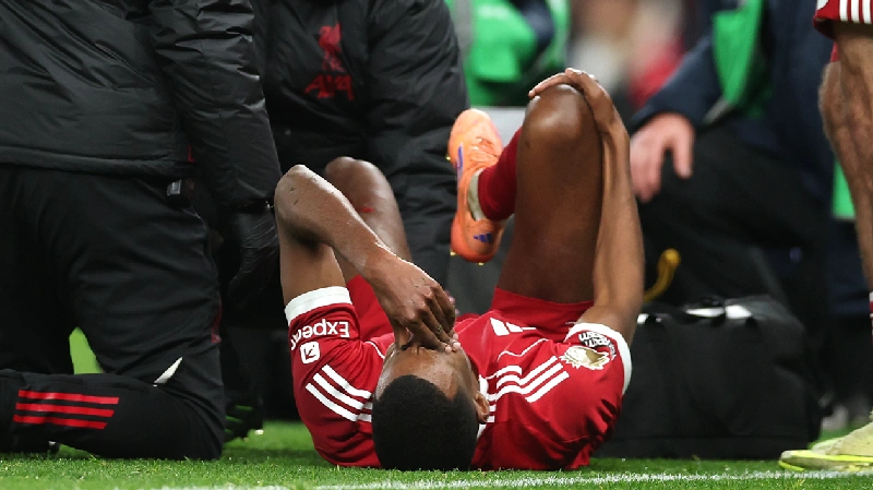 Striker Liverpool Alexander Isak Menjalani Operasi