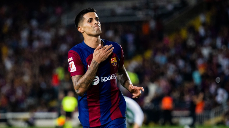 Alasan Barcelona Membawa Pulang Cancelo