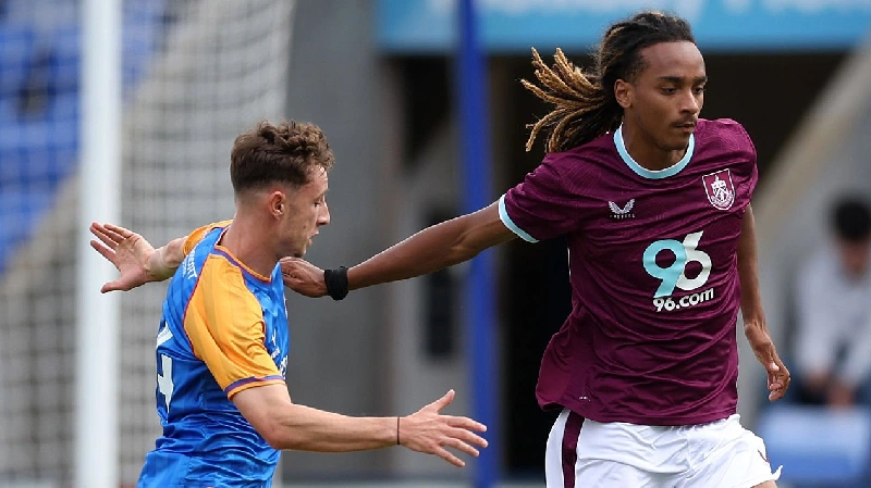 Noah Adekoya Burnley Liverpool