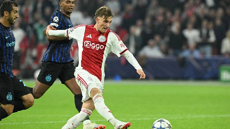 Mika Godts ke Arsenal? Talenta Muda Ajax Jadi Buruan Panas Musim Panas