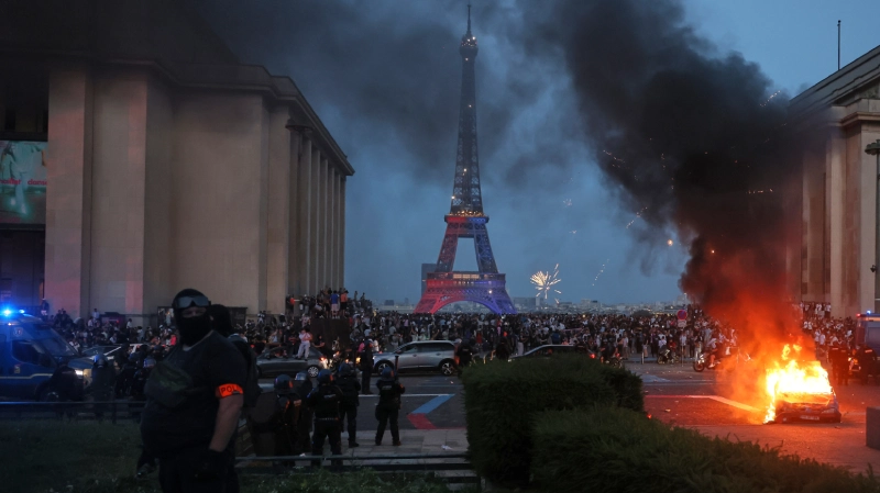 PSG Pesta: Parade Juara Liga Champions yang Tercoreng Kerusuhan di Paris